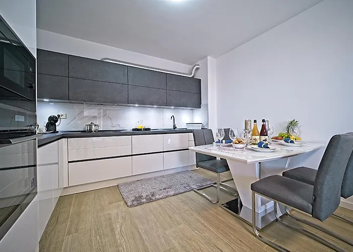 Exclusive Aurora Макарска