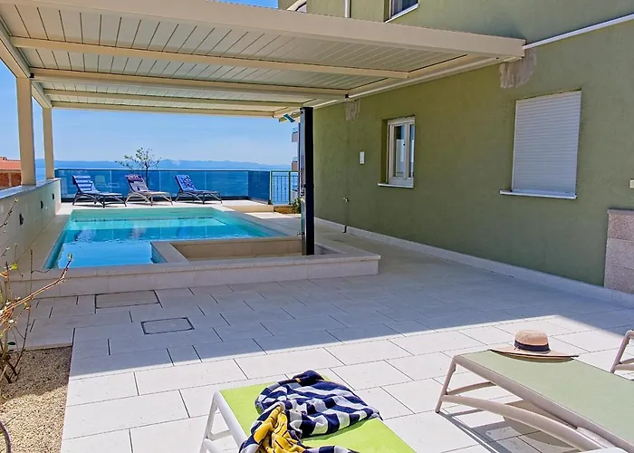 Exclusive Aurora Макарска